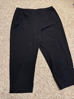 Women with Control Black Elastic Waist cropped Pants